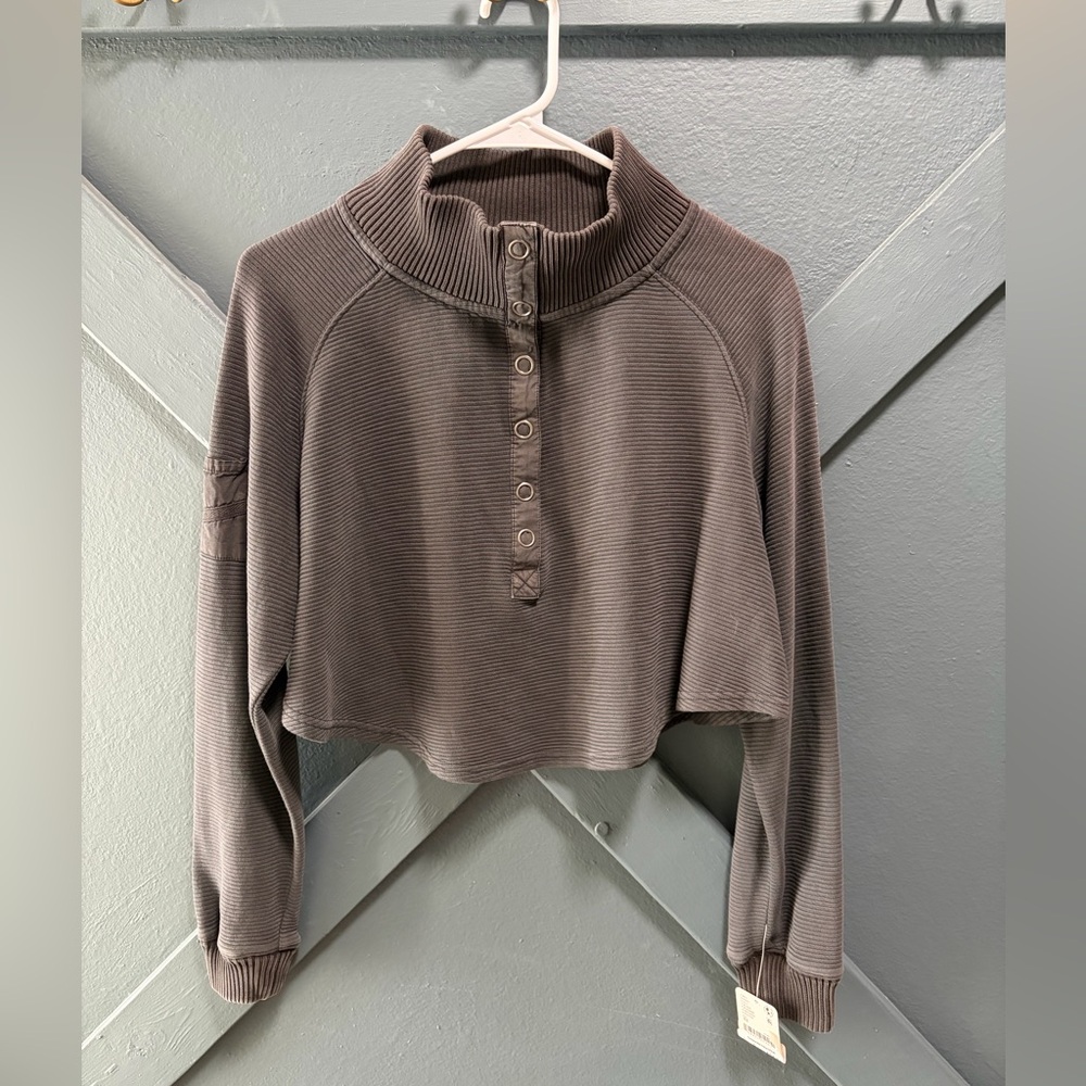 FP Movement by Free People Ribbed Mock Neck Cropped Sweatshirt - Black/Dark Gray